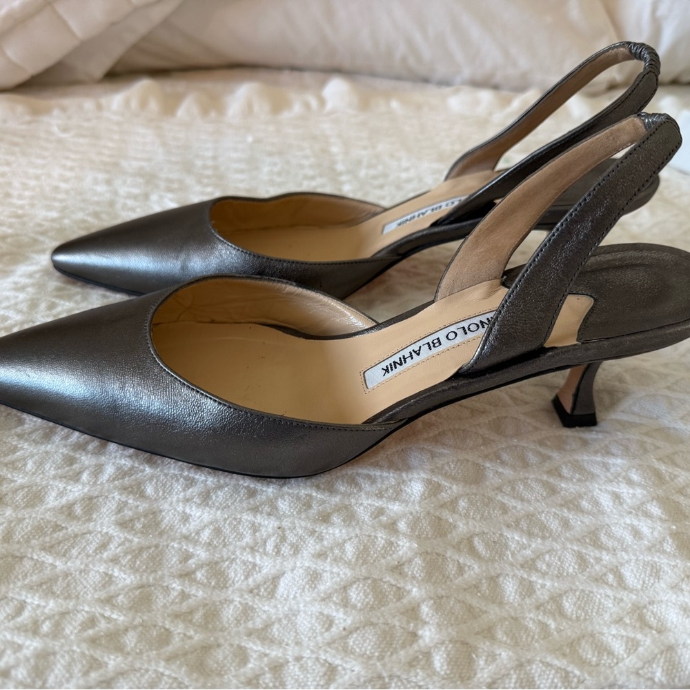 Manolo Blahnik Silver Leather kitten sling backs 40